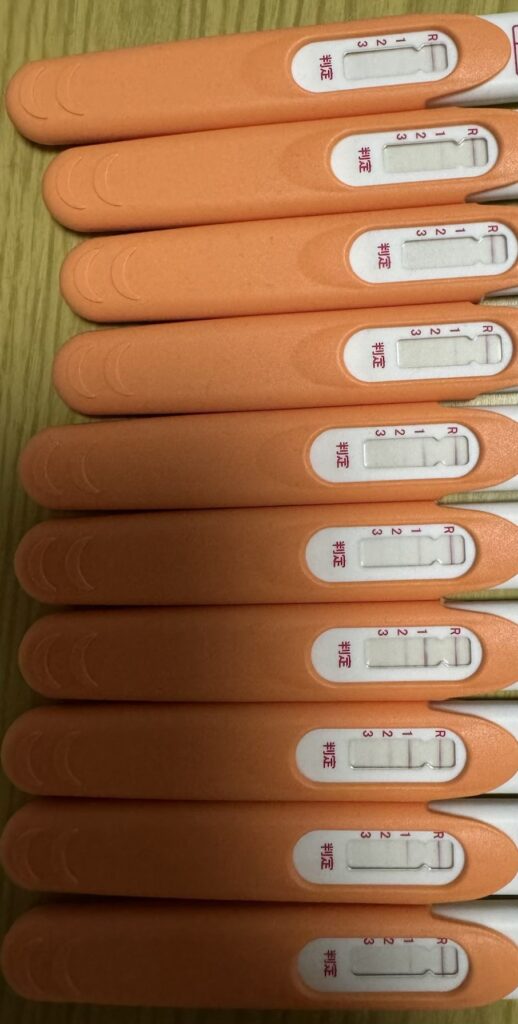 排卵検査薬の判定線の変化を日ごとに比較した写真